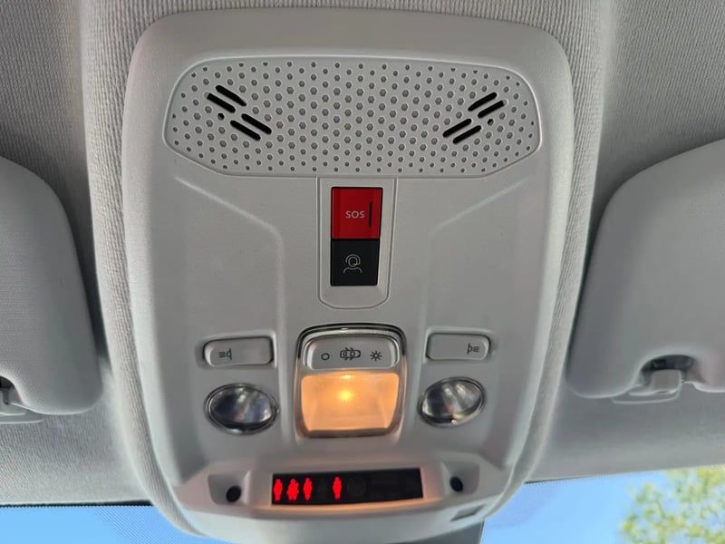 Photo de la voiture PEUGEOT 208 Hybrid 100 e-DCS6 Style