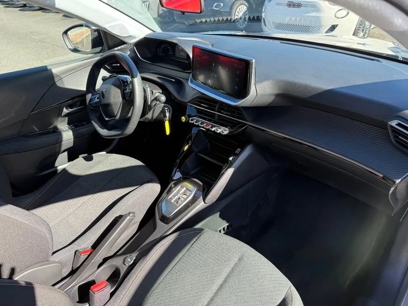 Photo de la voiture PEUGEOT 208 Hybrid 100 e-DCS6 Style