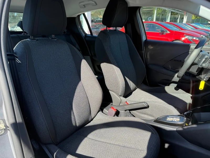 Photo de la voiture PEUGEOT 208 Hybrid 100 e-DCS6 Style