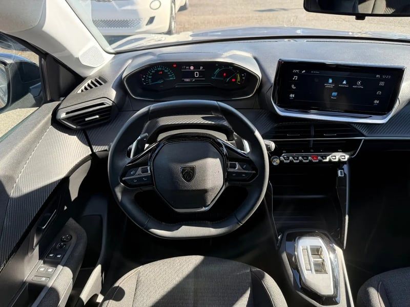 Photo de la voiture PEUGEOT 208 Hybrid 100 e-DCS6 Style