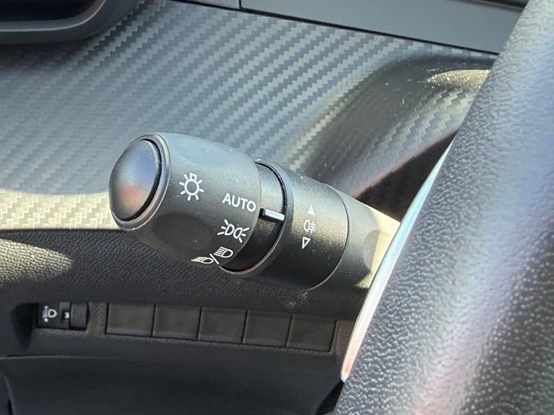 Photo de la voiture PEUGEOT 208 Hybrid 100 e-DCS6 Style