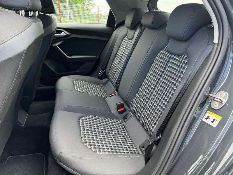 Photo de la voiture AUDI A1 SPORTBACK 30 TFSI 110 ch BVM6 Design