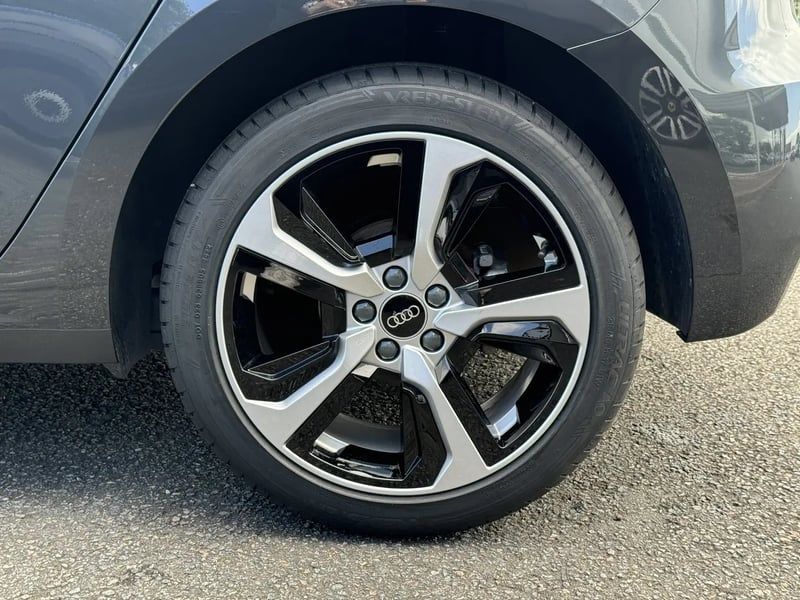 Photo de la voiture AUDI A1 SPORTBACK 30 TFSI 110 ch BVM6 Design