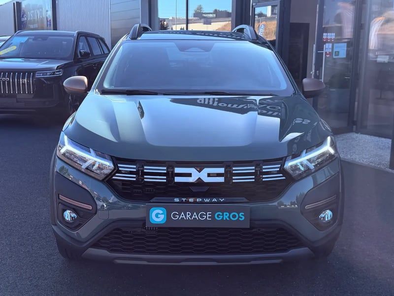 Photo de la voiture DACIA SANDERO ECO-G 100 GSR2 Stepway Extreme +