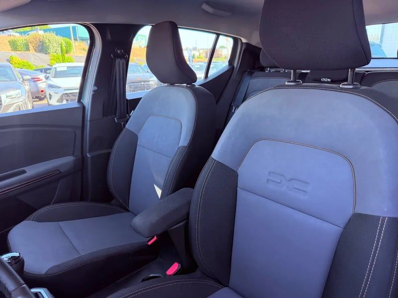 Photo de la voiture DACIA SANDERO ECO-G 100 GSR2 Stepway Extreme +