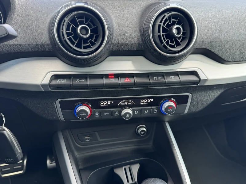 Photo de la voiture AUDI Q2 35 TFSI COD 150 S tronic 7 S Line Plus