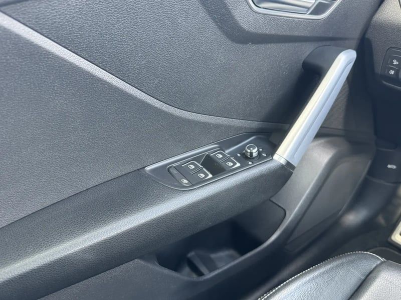 Photo de la voiture AUDI Q2 35 TFSI COD 150 S tronic 7 S Line Plus