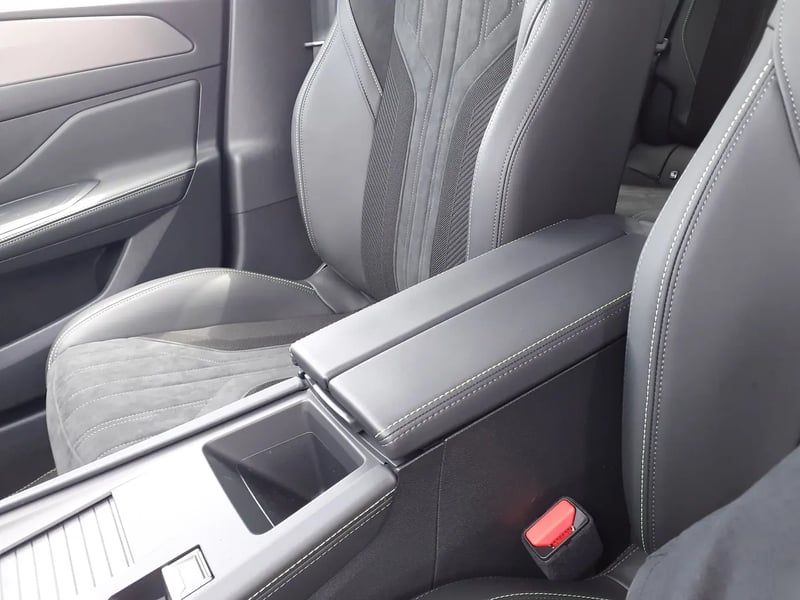 Photo de la voiture PEUGEOT 308 PHEV 180 e-EAT8 GT