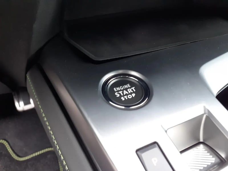 Photo de la voiture PEUGEOT 308 PHEV 180 e-EAT8 GT