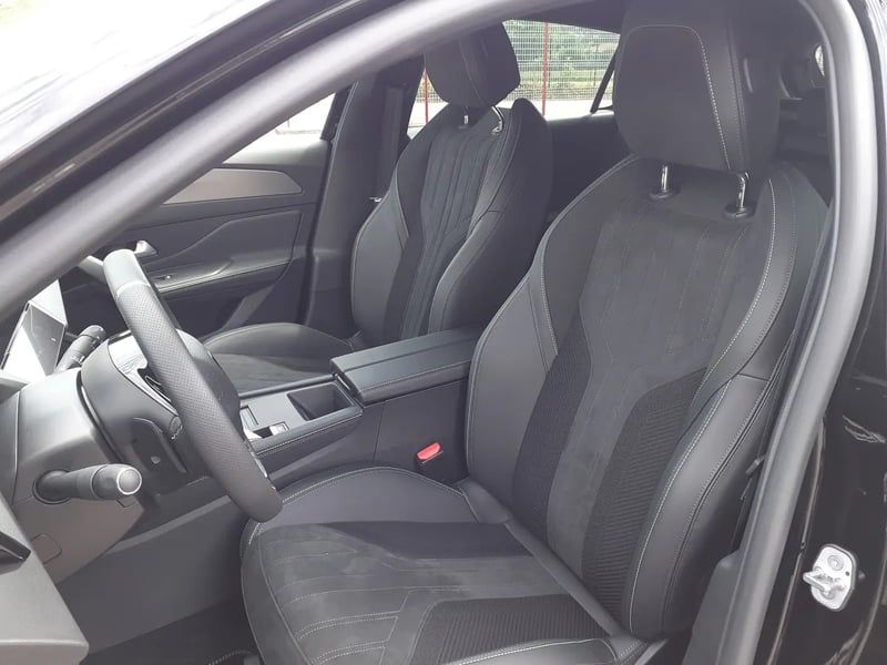 Photo de la voiture PEUGEOT 308 PHEV 180 e-EAT8 GT