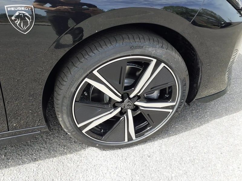 Photo de la voiture PEUGEOT 308 PHEV 180 e-EAT8 GT