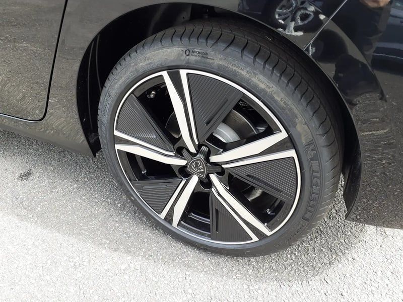 Photo de la voiture PEUGEOT 308 PHEV 180 e-EAT8 GT