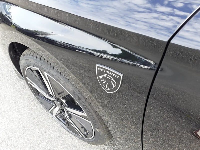 Photo de la voiture PEUGEOT 308 PHEV 180 e-EAT8 GT