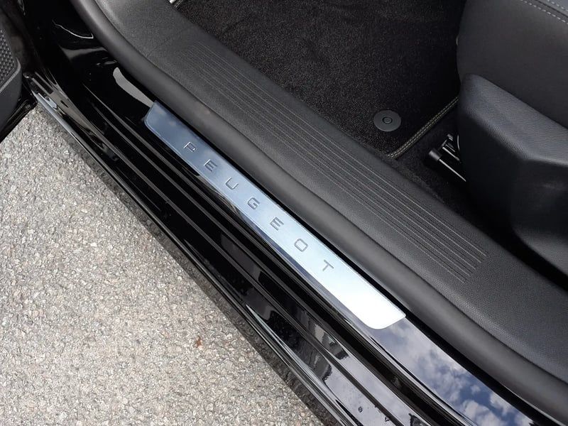 Photo de la voiture PEUGEOT 308 PHEV 180 e-EAT8 GT