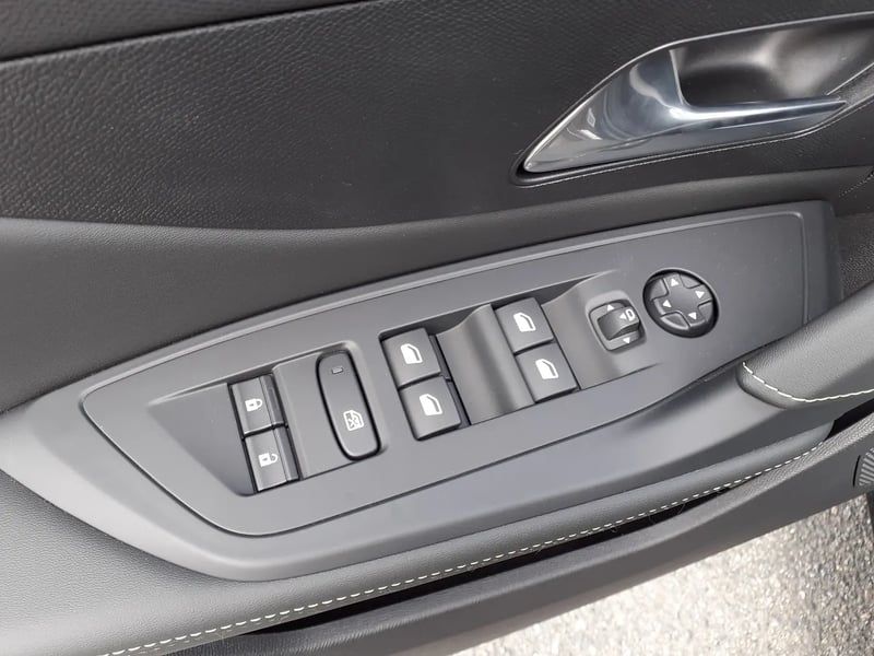 Photo de la voiture PEUGEOT 308 PHEV 180 e-EAT8 GT