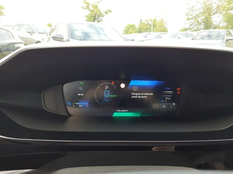 Photo de la voiture PEUGEOT 308 PHEV 180 e-EAT8 GT