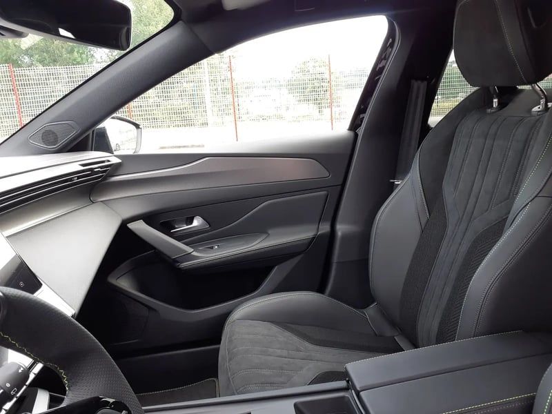 Photo de la voiture PEUGEOT 308 PHEV 180 e-EAT8 GT