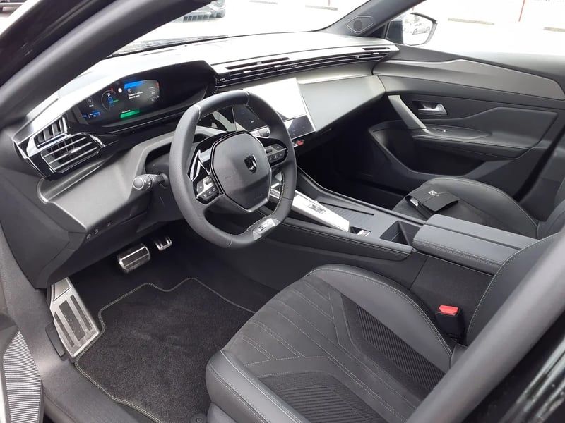 Photo de la voiture PEUGEOT 308 PHEV 180 e-EAT8 GT