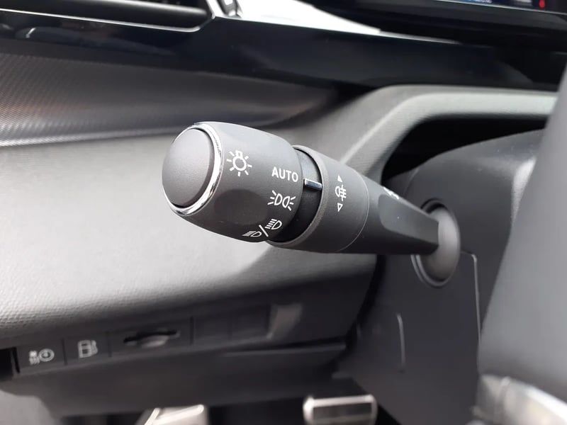 Photo de la voiture PEUGEOT 308 PHEV 180 e-EAT8 GT