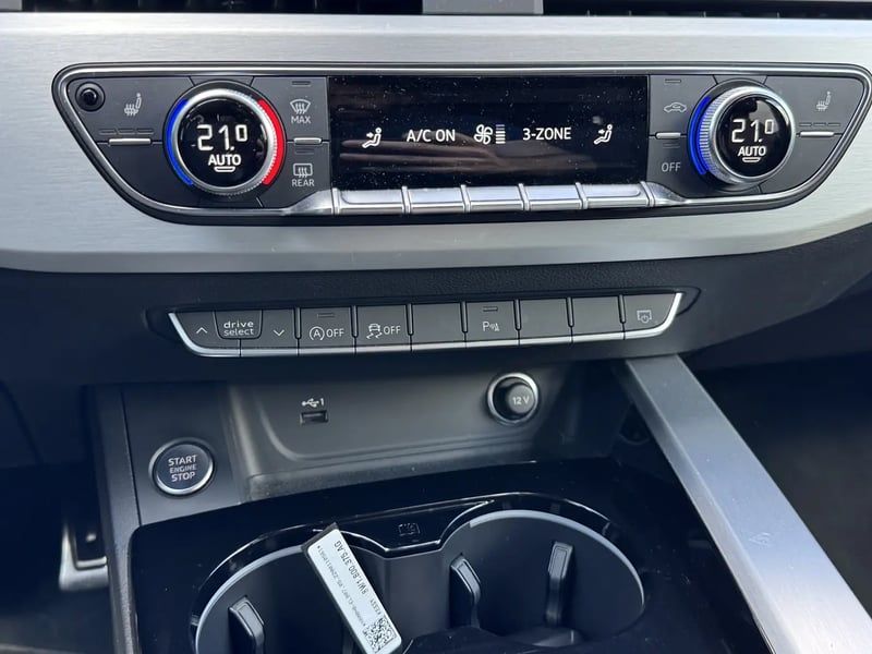 Photo de la voiture AUDI A4 AVANT 35 TDI 163 S tronic 7 S line