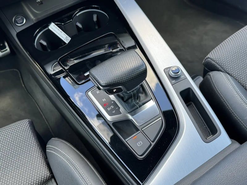 Photo de la voiture AUDI A4 AVANT 35 TDI 163 S tronic 7 S line