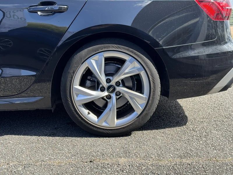 Photo de la voiture AUDI A4 AVANT 35 TDI 163 S tronic 7 S line