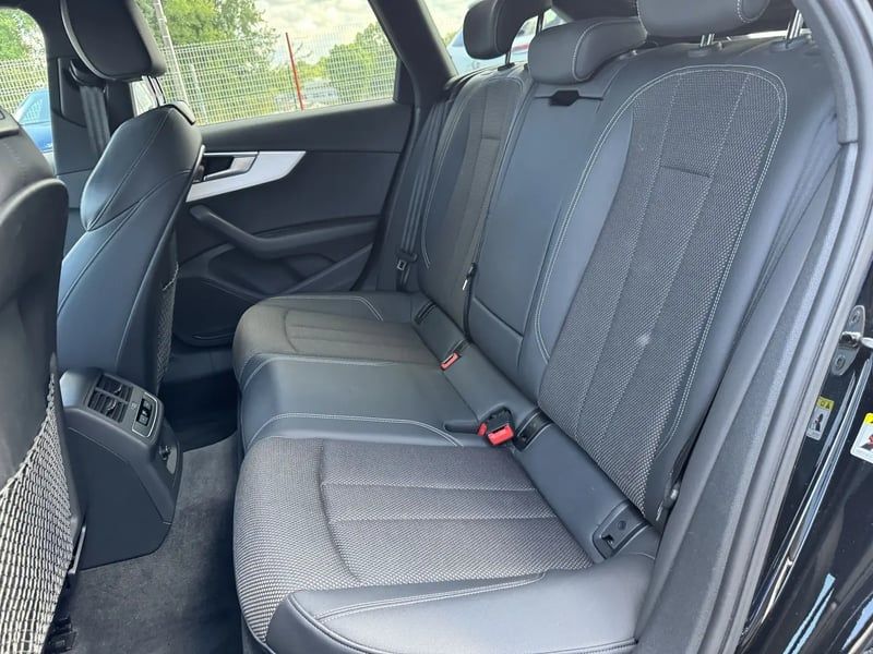 Photo de la voiture AUDI A4 AVANT 35 TDI 163 S tronic 7 S line