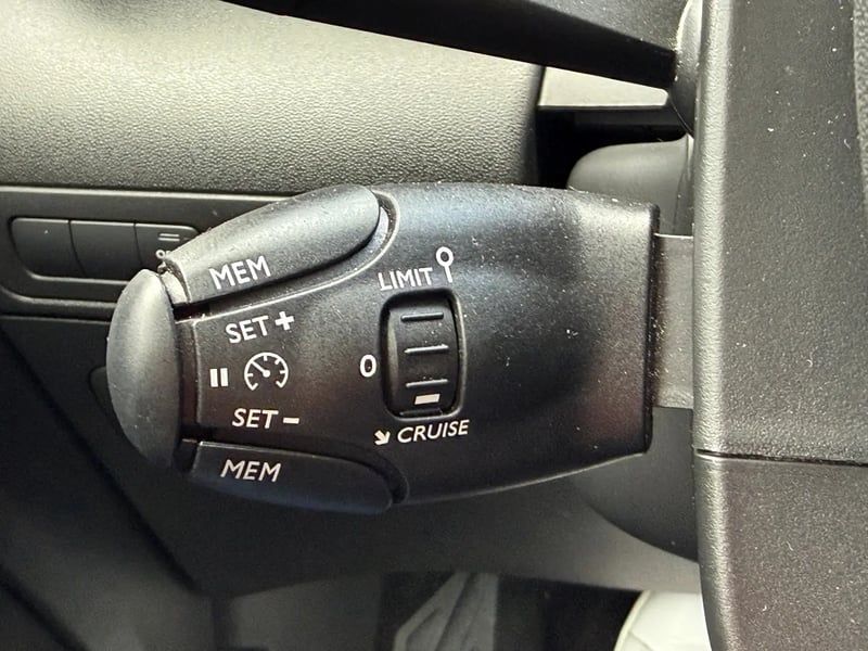 Photo de la voiture CITROEN C3 AIRCROSS PureTech 110 S&S BVM6 Shine