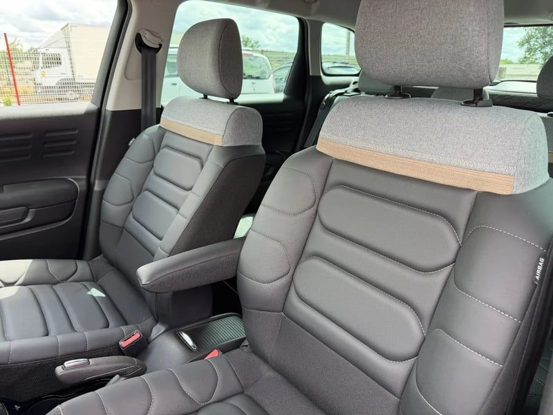Photo de la voiture CITROEN C3 AIRCROSS PureTech 110 S&S BVM6 Shine