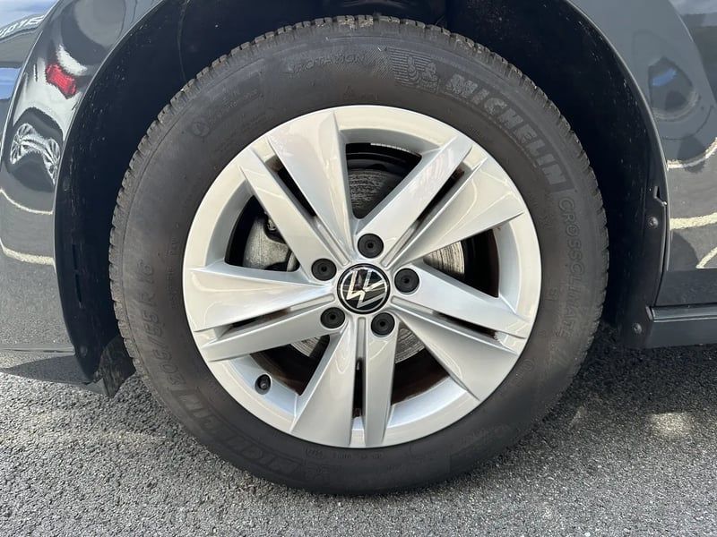 Photo de la voiture VOLKSWAGEN GOLF 1.0 TSI OPF 110 BVM6 Life Plus