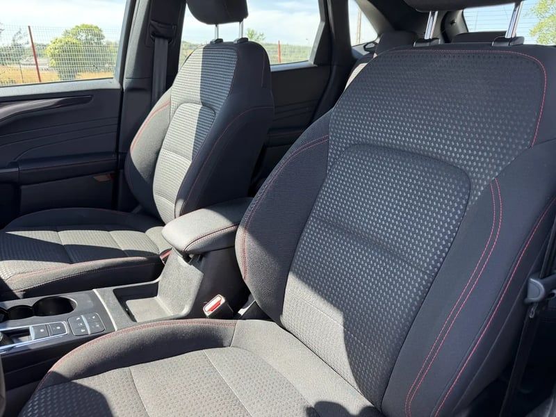 Photo de la voiture FORD KUGA 2.0 TDCi 120 S&S 4x2 Powershift ST-Line