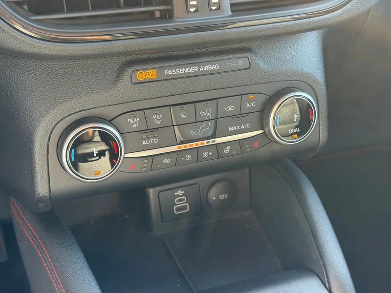 Photo de la voiture FORD KUGA 2.0 TDCi 120 S&S 4x2 Powershift ST-Line