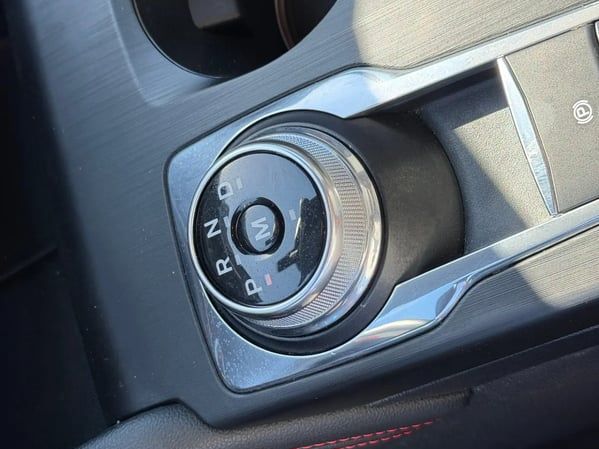 Photo de la voiture FORD KUGA 2.0 TDCi 120 S&S 4x2 Powershift ST-Line