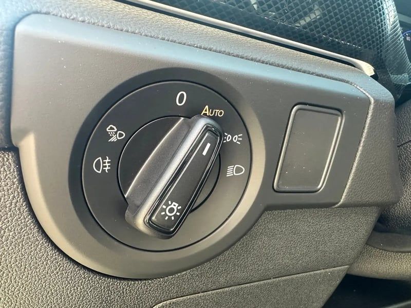 Photo de la voiture VOLKSWAGEN T-CROSS 1.0 TSI 116 Start/Stop DSG7 R-Line Edition