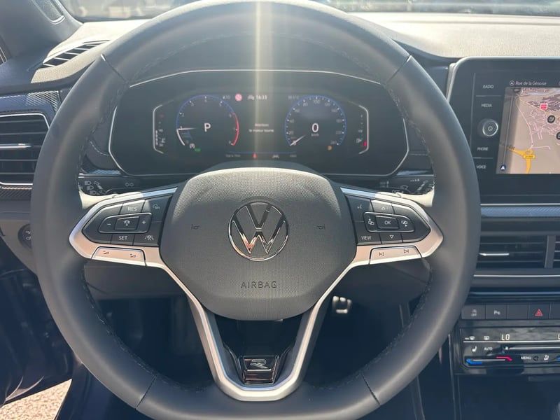 Photo de la voiture VOLKSWAGEN T-CROSS 1.0 TSI 116 Start/Stop DSG7 R-Line Edition