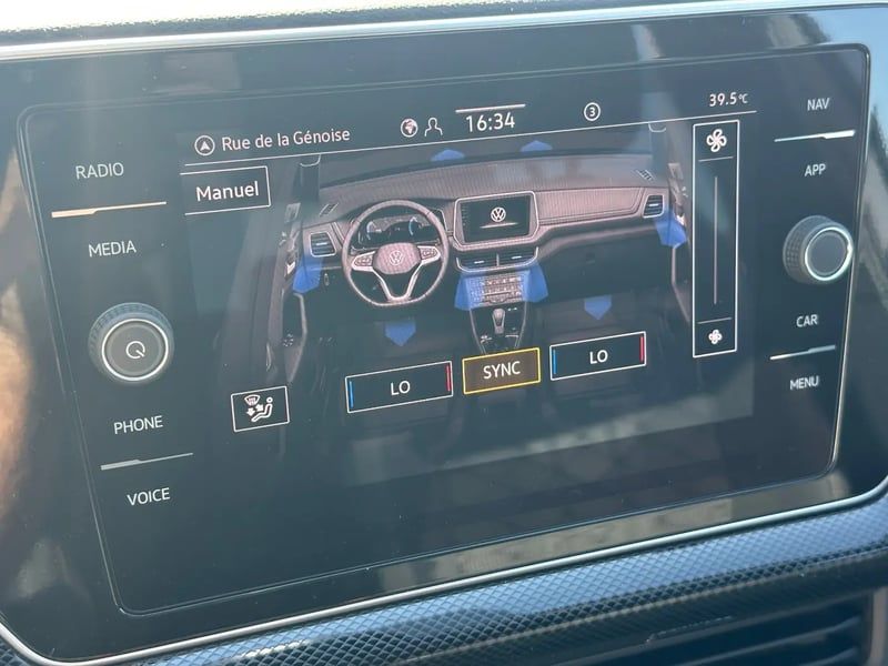 Photo de la voiture VOLKSWAGEN T-CROSS 1.0 TSI 116 Start/Stop DSG7 R-Line Edition