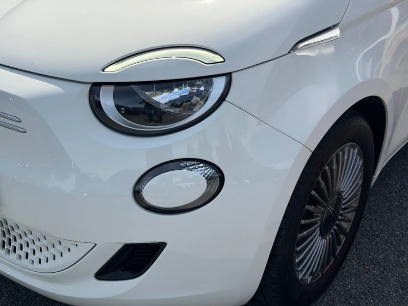 Photo de la voiture FIAT 500e BERLINE 500 e 118 ch Nouvelle 500