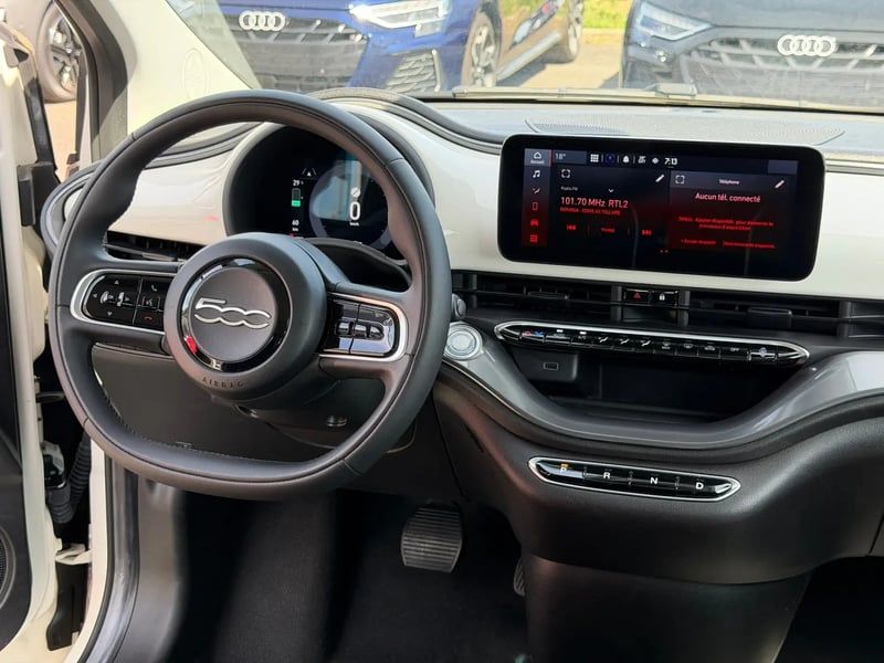 Photo de la voiture FIAT 500e BERLINE 500 e 118 ch Nouvelle 500