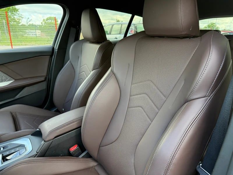 Photo de la voiture BMW SERIE 1 F70 120d 163 ch DKG7 M Sport