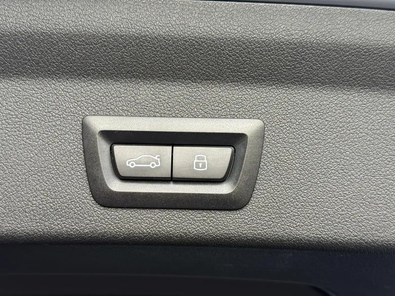 Photo de la voiture BMW SERIE 1 F70 120d 163 ch DKG7 M Sport