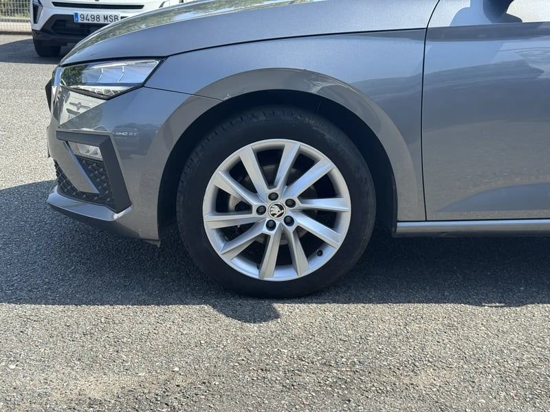Photo de la voiture SKODA SCALA 1.0 TSI Evo 2 116 ch DSG7 Selection