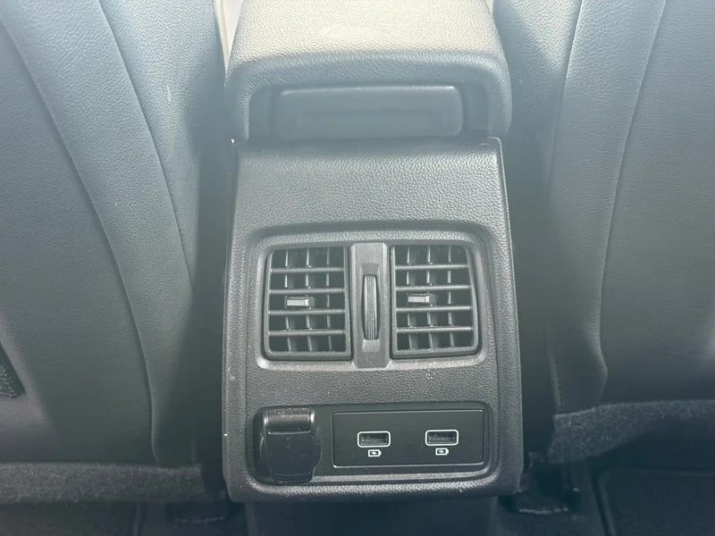 Photo de la voiture RENAULT CAPTUR TCe 140 EDC TECHNO