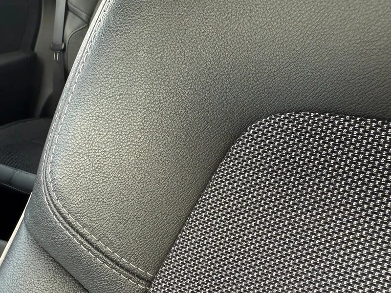 Photo de la voiture RENAULT CAPTUR TCe 140 EDC TECHNO