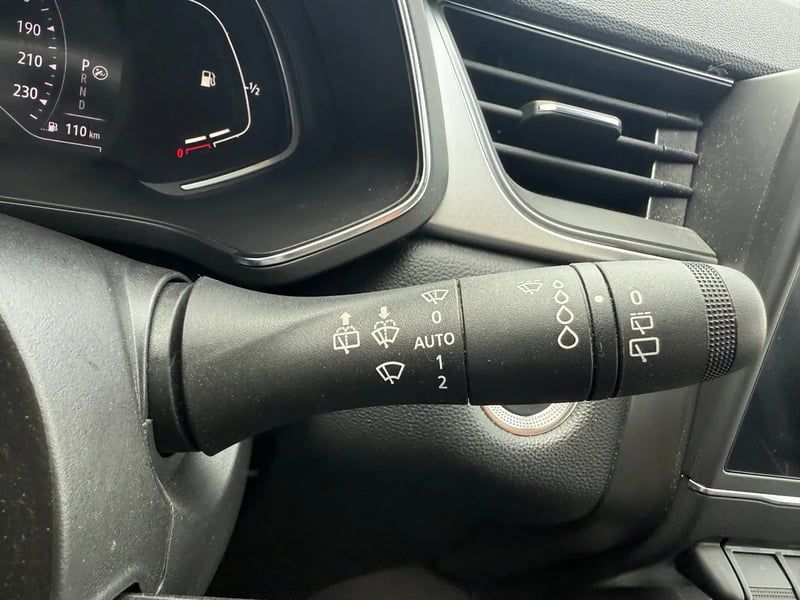 Photo de la voiture RENAULT CAPTUR TCe 140 EDC TECHNO