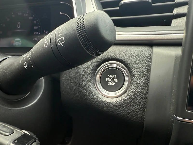 Photo de la voiture RENAULT CAPTUR TCe 140 EDC TECHNO