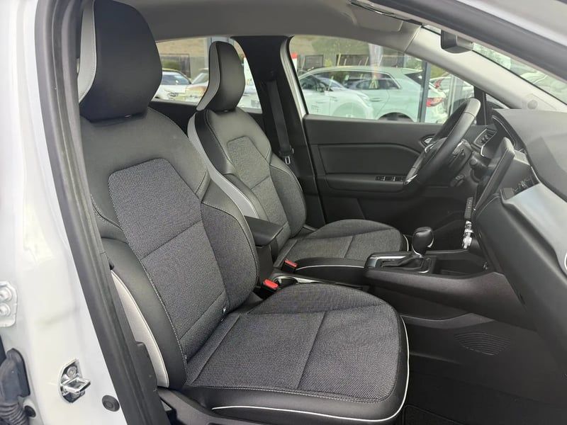 Photo de la voiture RENAULT CAPTUR TCe 140 EDC TECHNO