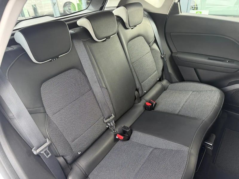 Photo de la voiture RENAULT CAPTUR TCe 140 EDC TECHNO