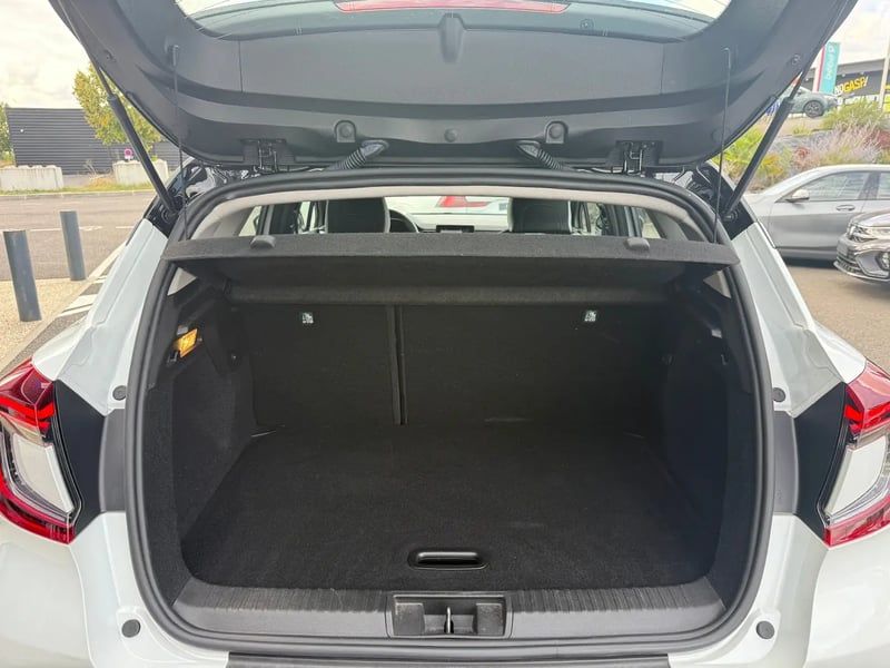 Photo de la voiture RENAULT CAPTUR TCe 140 EDC TECHNO