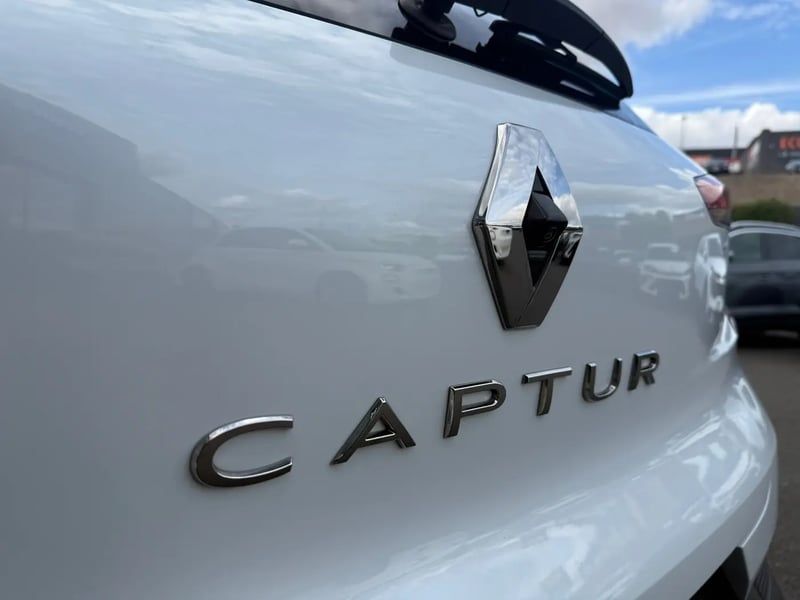 Photo de la voiture RENAULT CAPTUR TCe 140 EDC TECHNO