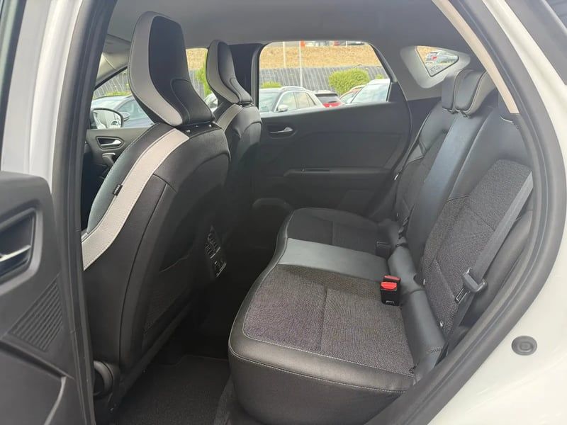 Photo de la voiture RENAULT CAPTUR TCe 140 EDC TECHNO